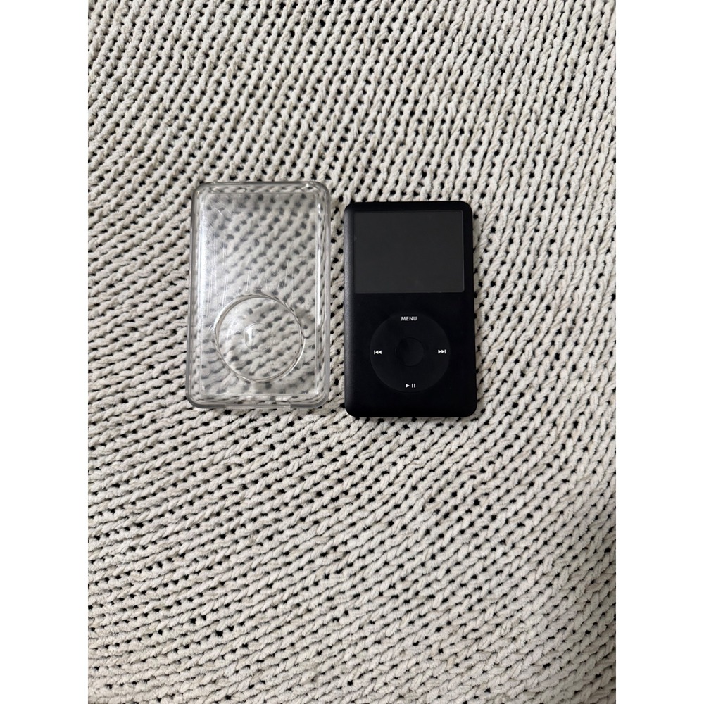 Apple iPod Classic 6th Generation 80GB Black Digital Media Player MB147LL Case